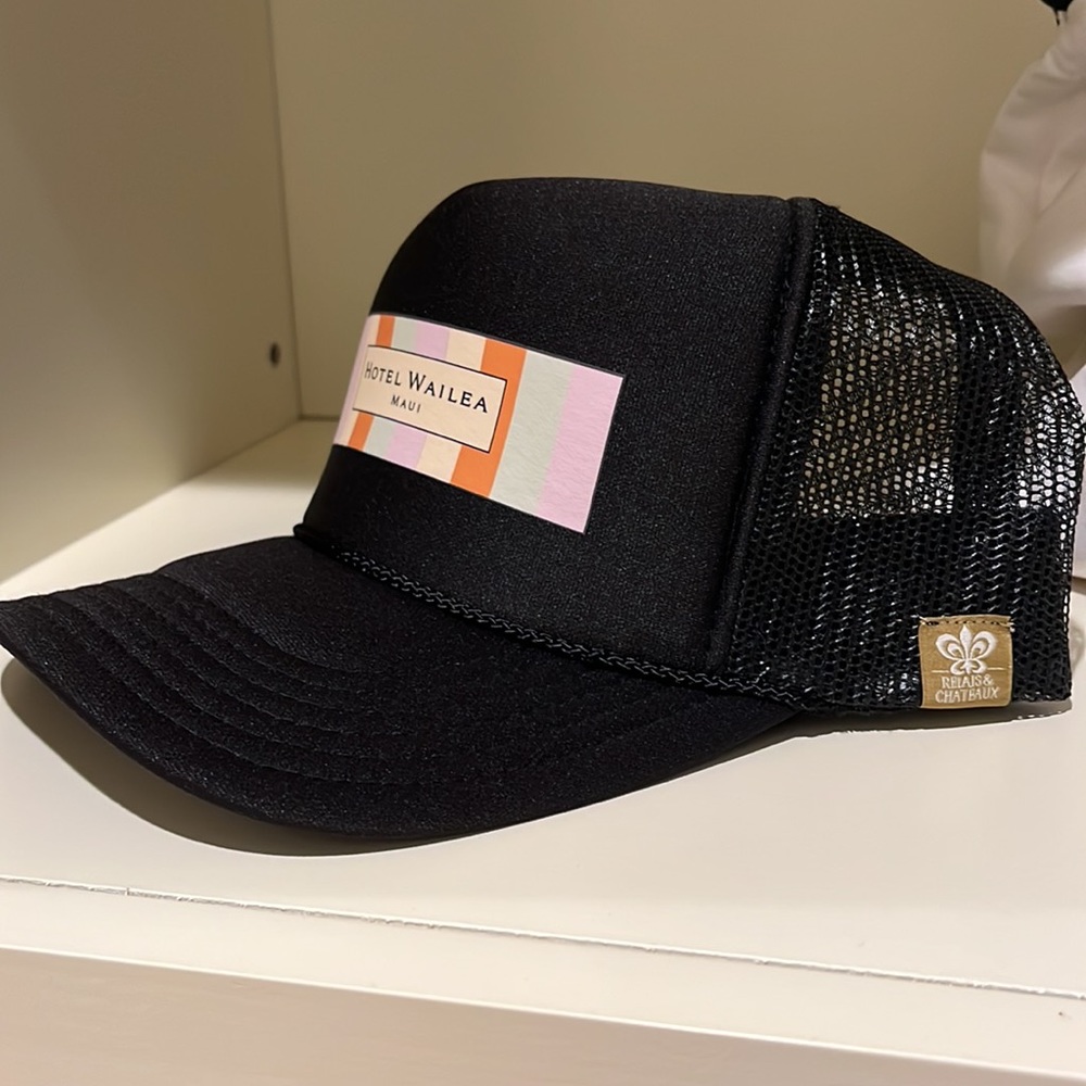 HOTEL WAILEA MAUI 🖤🖤🖤🌴 ADJUSTABLE SNAPBACK TRUCKER HAT